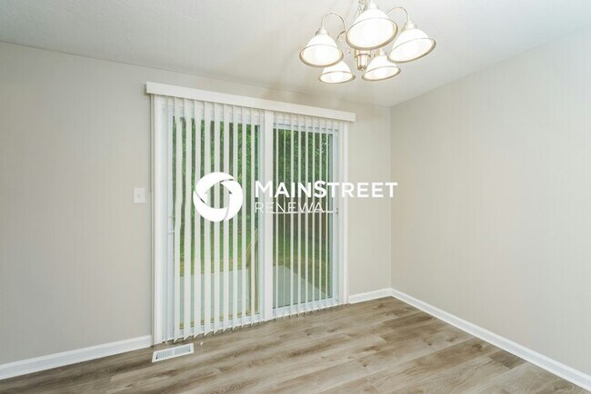 Building Photo - 3 Bedroom Pet-Friendly Home in Louisville, KY with Main Street Renewal