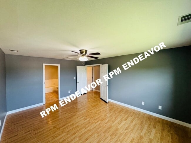 Building Photo - “Ballwin Beauty! Updated 2BR Condo with Bi...