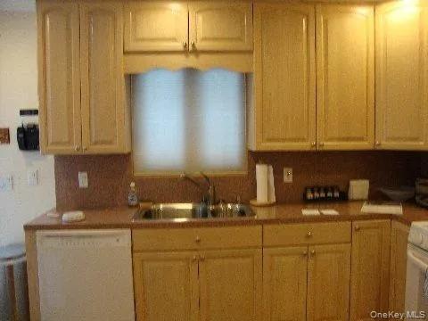 Building Photo - 25 Elm St