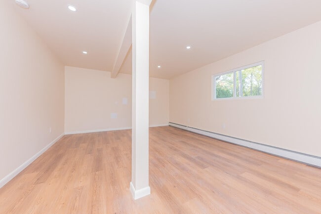 Building Photo - 1520 Traver Rd