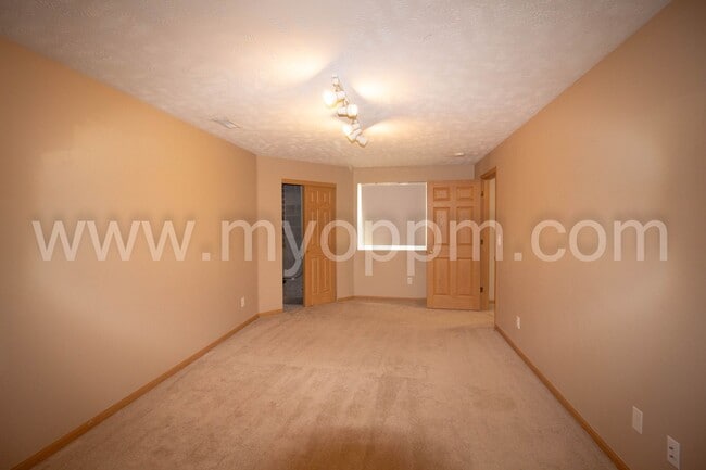 Building Photo - spacious 4-bedroom, 3-bathroom