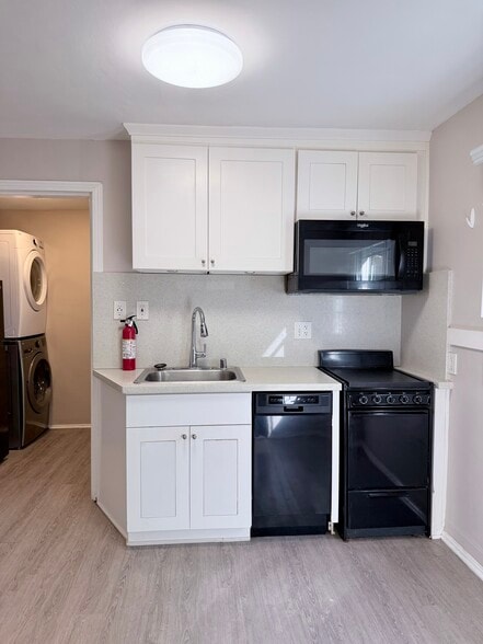 Building Photo - 1542 E Woodbury Rd