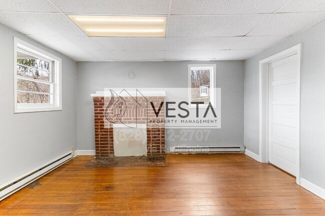 Building Photo - 71 Hillside St