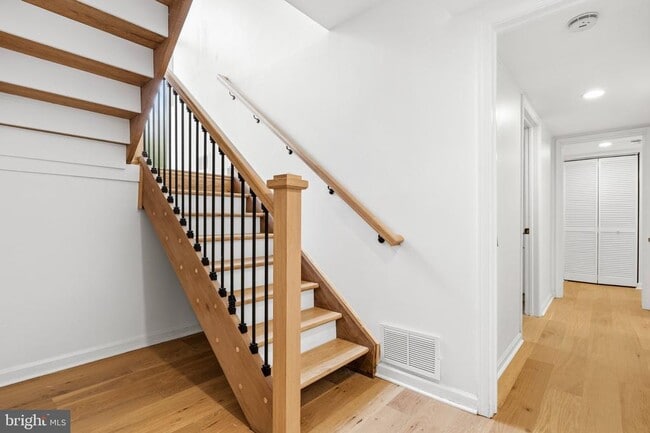 Building Photo - 203 Audreys Ct SE