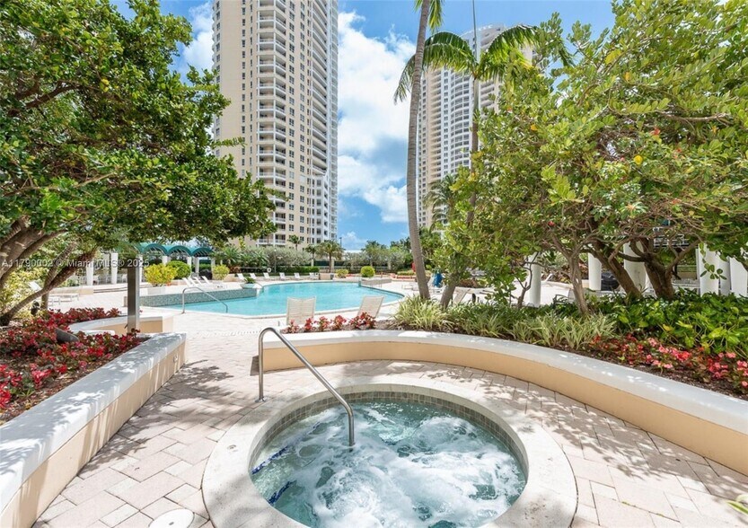 Building Photo - 888 Brickell Key Dr