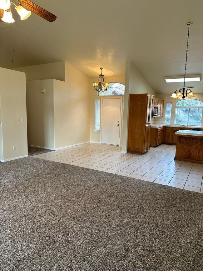 Building Photo - 3/2 Granville in NW Fresno. 3 car garage a...