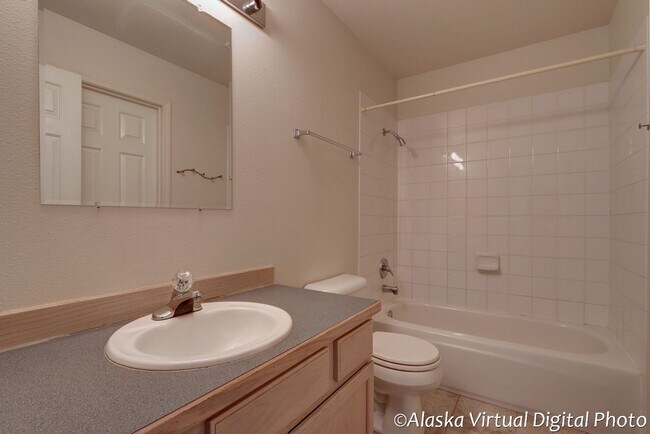 Building Photo - Midtown Spacious 3-Bedroom, 2-Bath Townhome