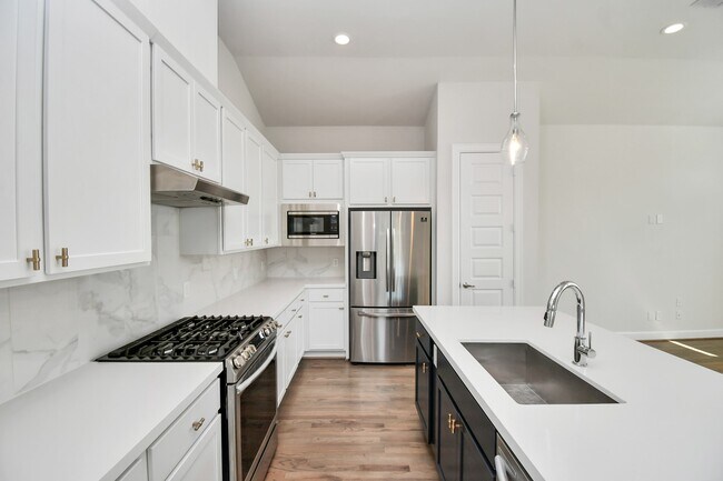 Building Photo - 506 W Donovan St