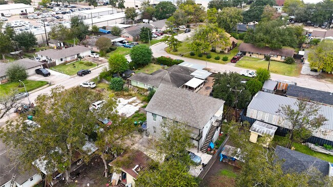 Building Photo - 4323 Continental Dr