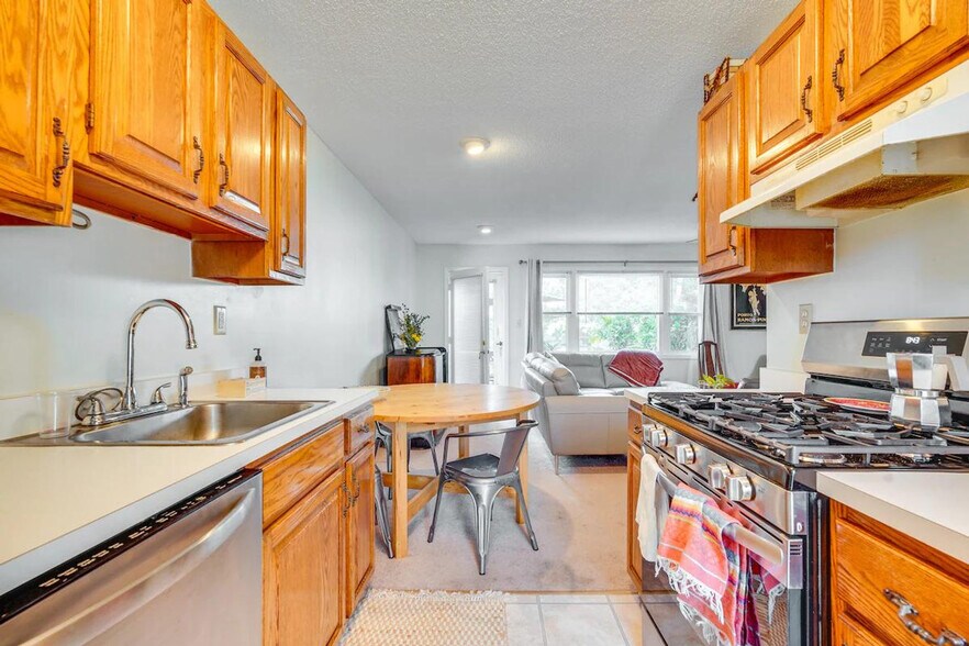 Building Photo - 109 Hawley Ave