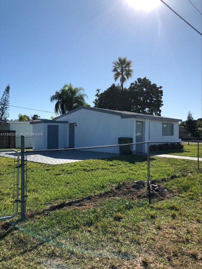 Building Photo - 1401 NW 8th Ave