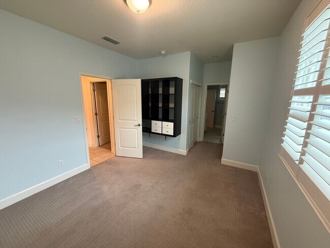 Building Photo - Beautiful Home in Springlake