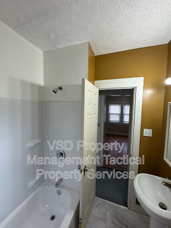 Building Photo - 13436 Hartford Rd