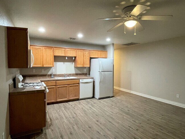 Building Photo - 21755 Ives Dr