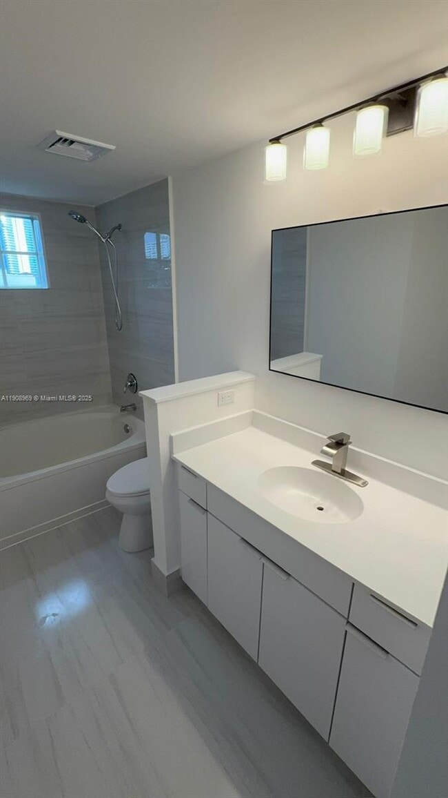 Building Photo - 17100 N Bay Rd