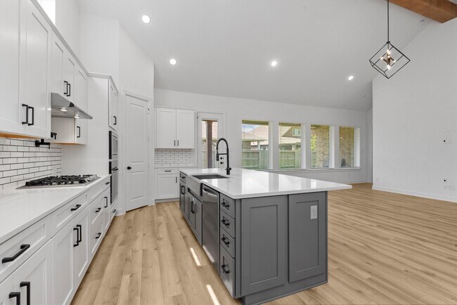 Building Photo - 15240 Hemingway Heights Dr