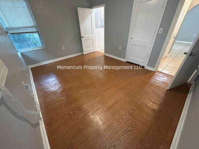 Building Photo - Cute & Cozy 1 Bedroom in Central St. Pete! AVAILABLE FOR IMMEDIATE MOVE IN!!