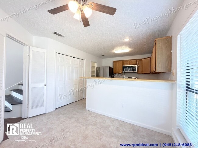 Building Photo - 1801 Quail Run Dr