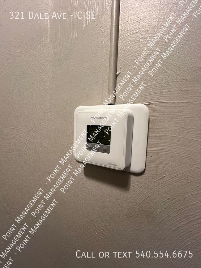 Building Photo - Upstairs 2 Bed 1 Bth Apt Close to Downtown...