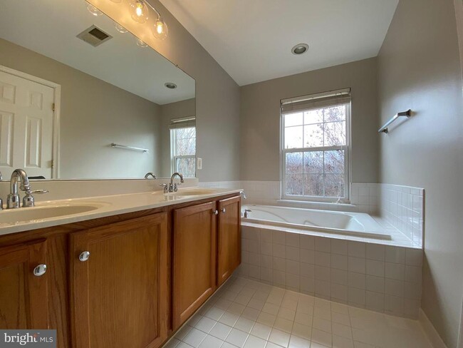 Building Photo - 4929 Chaste Tree Pl