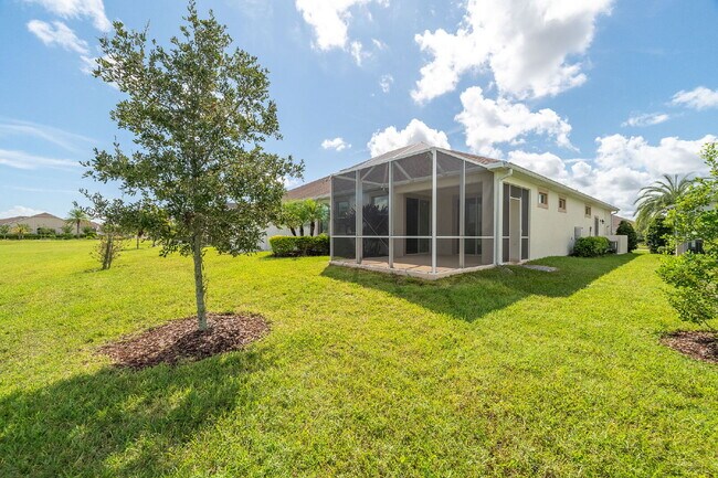 Building Photo - Loren Cove Villa