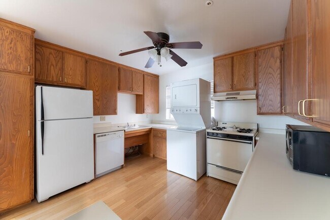 Building Photo - 11508 Moorpark St