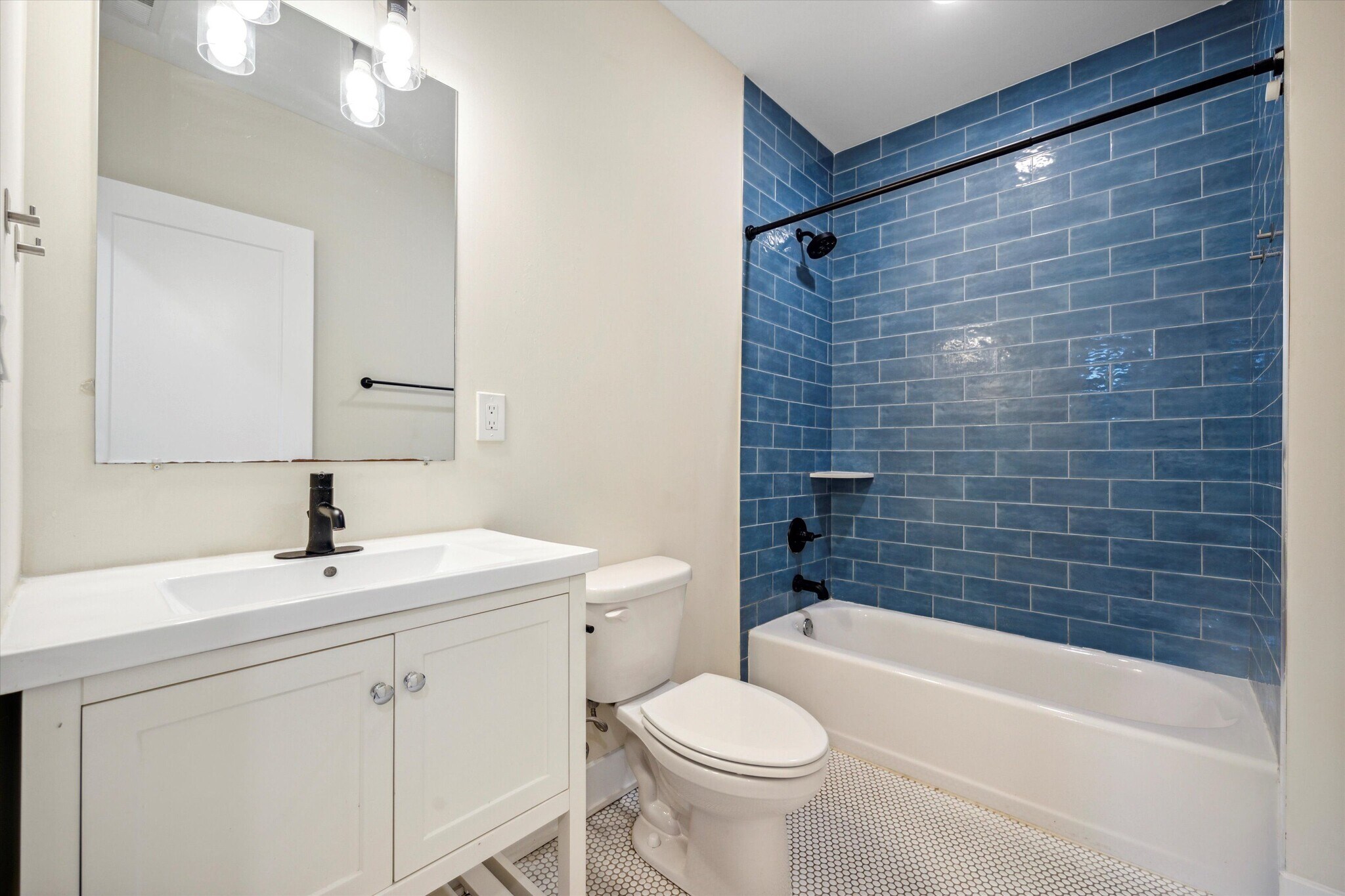 Building Photo - 1804 W Berks St