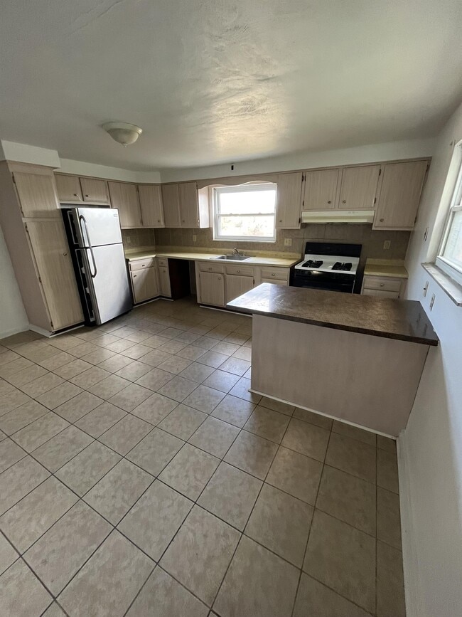 Building Photo - 1511 Ridge Ave