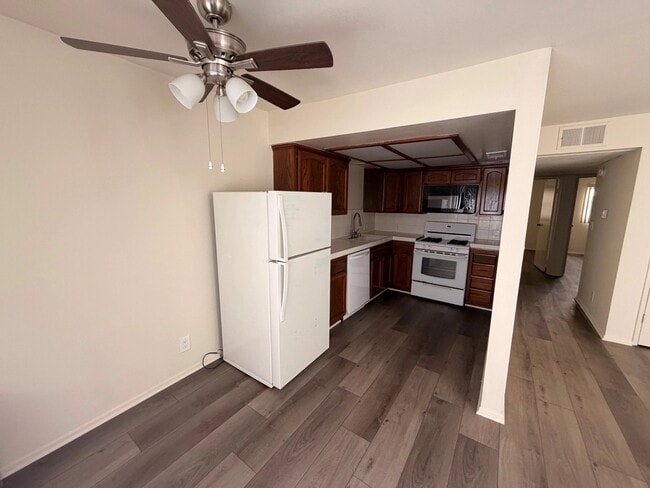 Interior Photo - 11215 Camarillo Street,