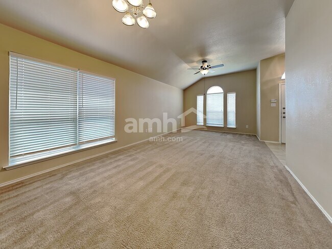 Building Photo - 721 Nancy Dr