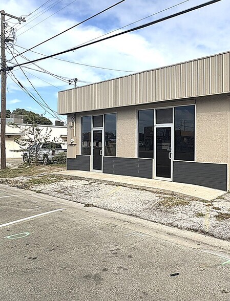 Building Photo - 112 W Avenue E