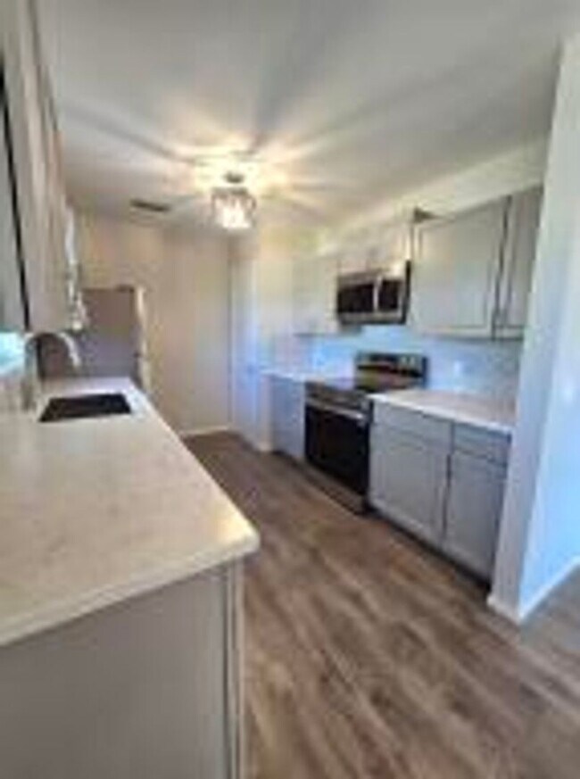 Building Photo - 2 Bed 2 Bath $1700 Rental 55+ in Vista St ...