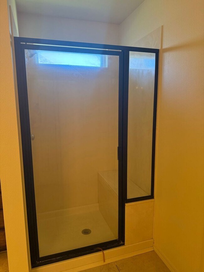 Building Photo - Welcome to your beautiful 3 bedroom home in the Battle Creek golf community!