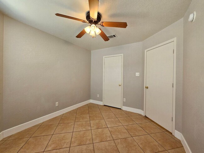 Building Photo - 5106 Holster Dr