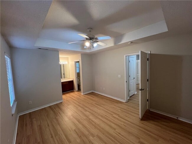 Building Photo - 235 Ravenwood Blvd