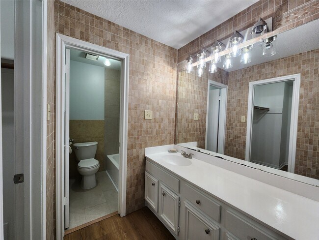 Building Photo - 8534 Dawnridge Dr