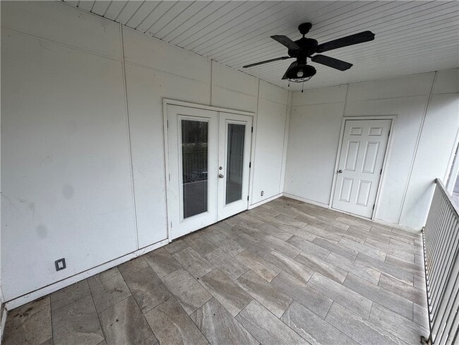 Building Photo - 1520 S Razorback Rd