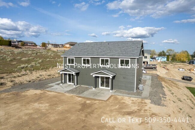 Building Photo - 650 Hargraves Ave NE