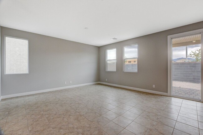 Building Photo - Stylish 3-Bedroom Home with Upgraded Kitch...