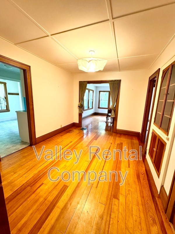 Building Photo - 323 Pelham Rd