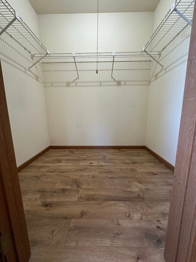 Building Photo - 2303 Woodview Ln