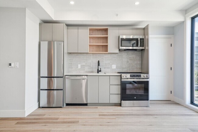 Building Photo - Stunning Studio Apartment in University City