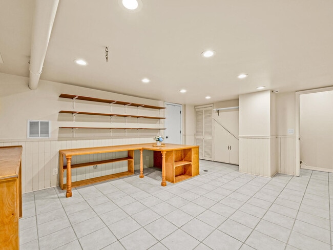 Building Photo - 1068 Shermer Rd