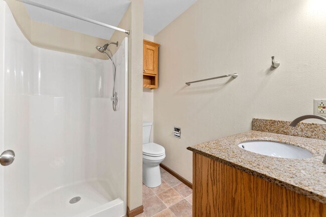 Building Photo - Perfect Townhome with Garage. PETS WELCOME