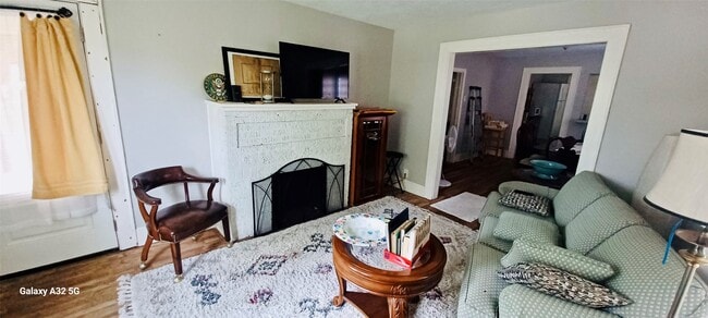 Building Photo - 610 Caplin St