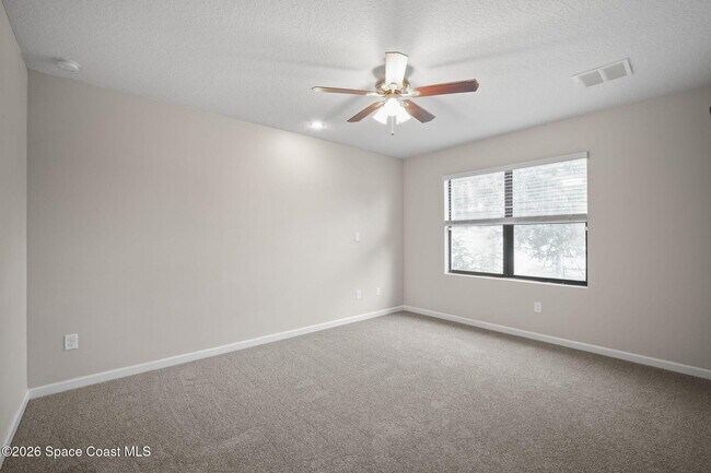 Building Photo - 548 Coyote Dr