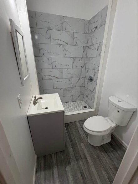 Building Photo - 1507 Centre St