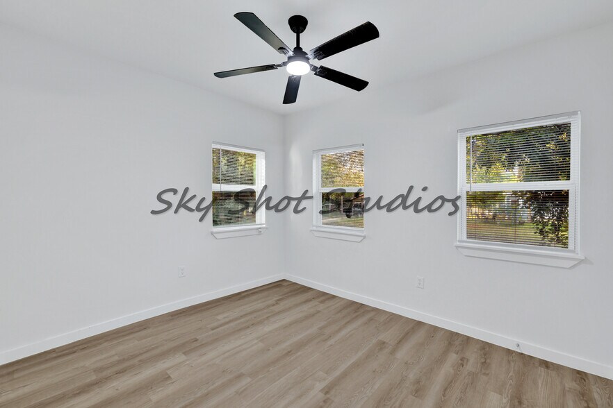 Building Photo - 326 W Rainey St