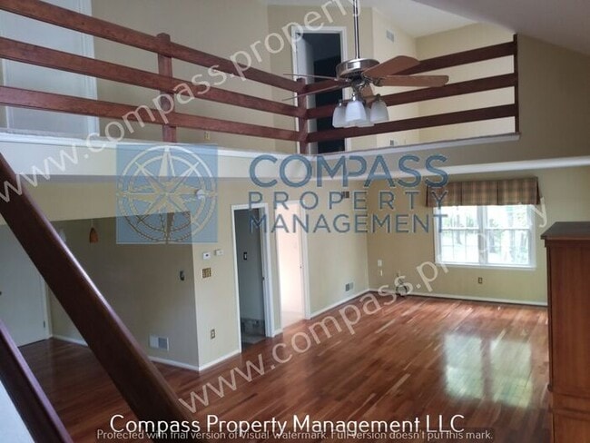 Building Photo - $2495 - 3 Bed Farm House on a Large Peacef...