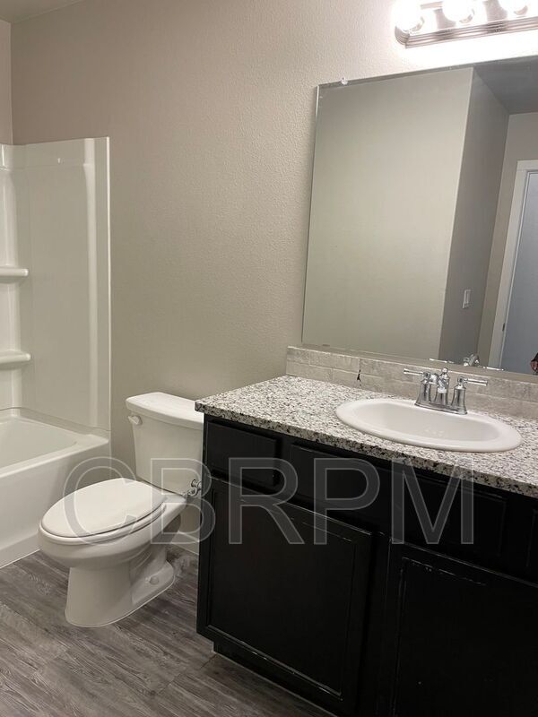 Building Photo - 2129 N Texas Ave